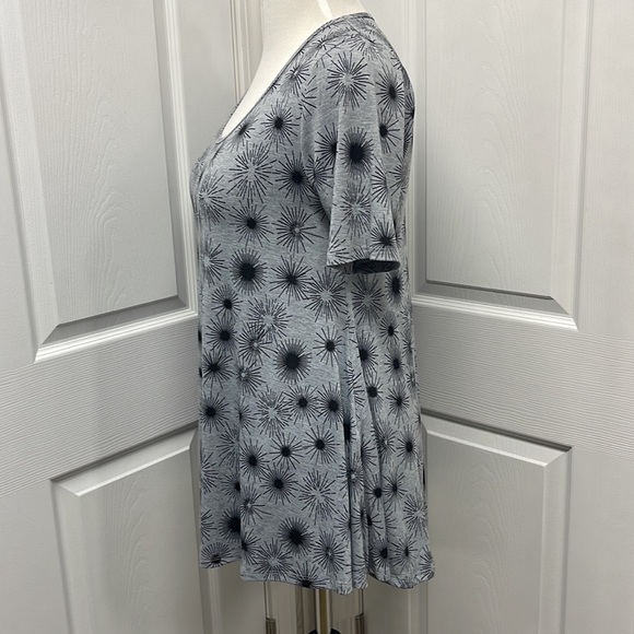 LuLaRoe Perfect T Gray Black Shirt Small EUC - Picture 4 of 10